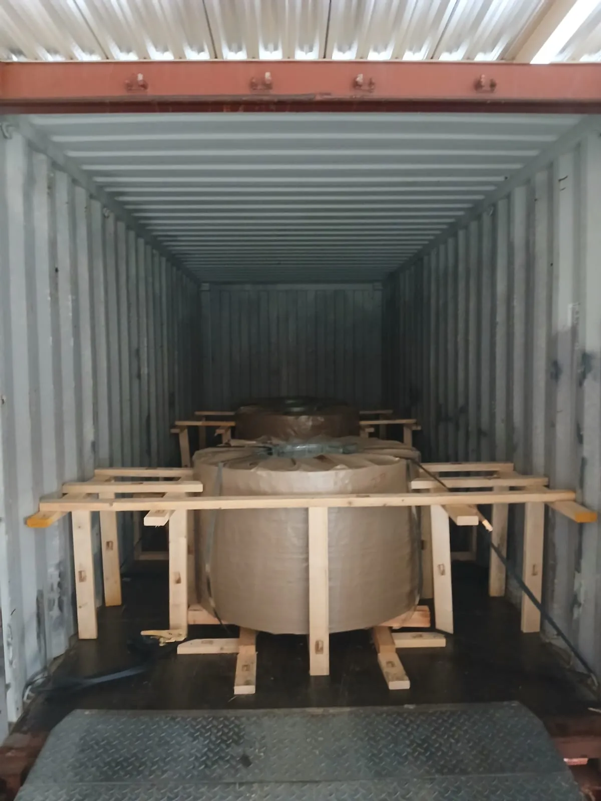 SURABAYA TO BATAM FCL 1X40FT DOOR TO DOOR